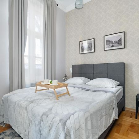 Przytulne Studia Very Berry W Poznaniu Blisko Parku By Noclegi Renters エクステリア 写真