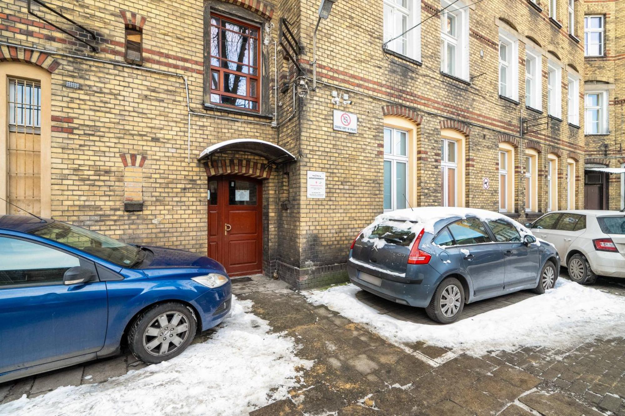 Przytulne Studia Very Berry W Poznaniu Blisko Parku By Noclegi Renters エクステリア 写真