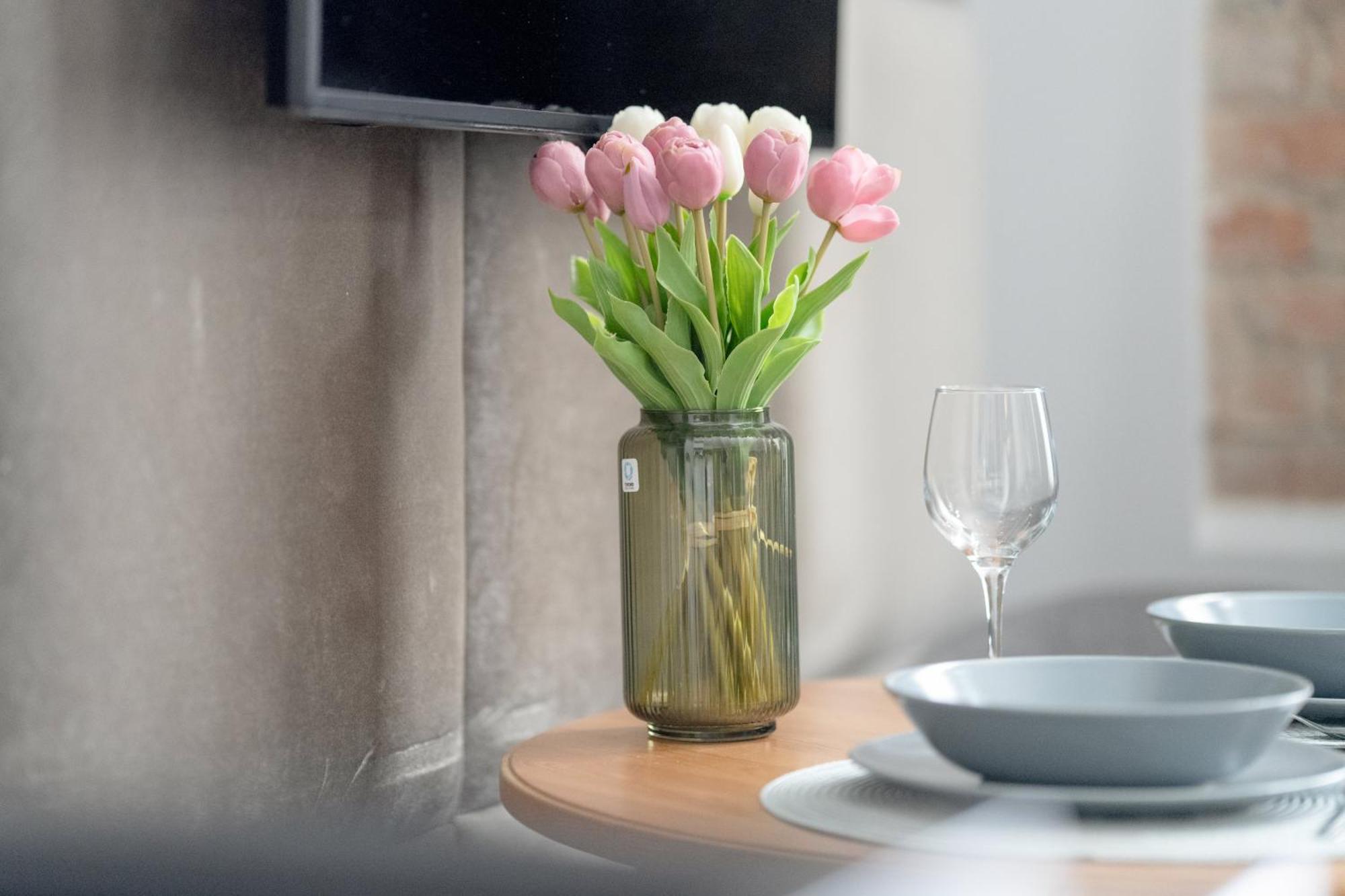 Przytulne Studia Very Berry W Poznaniu Blisko Parku By Noclegi Renters エクステリア 写真