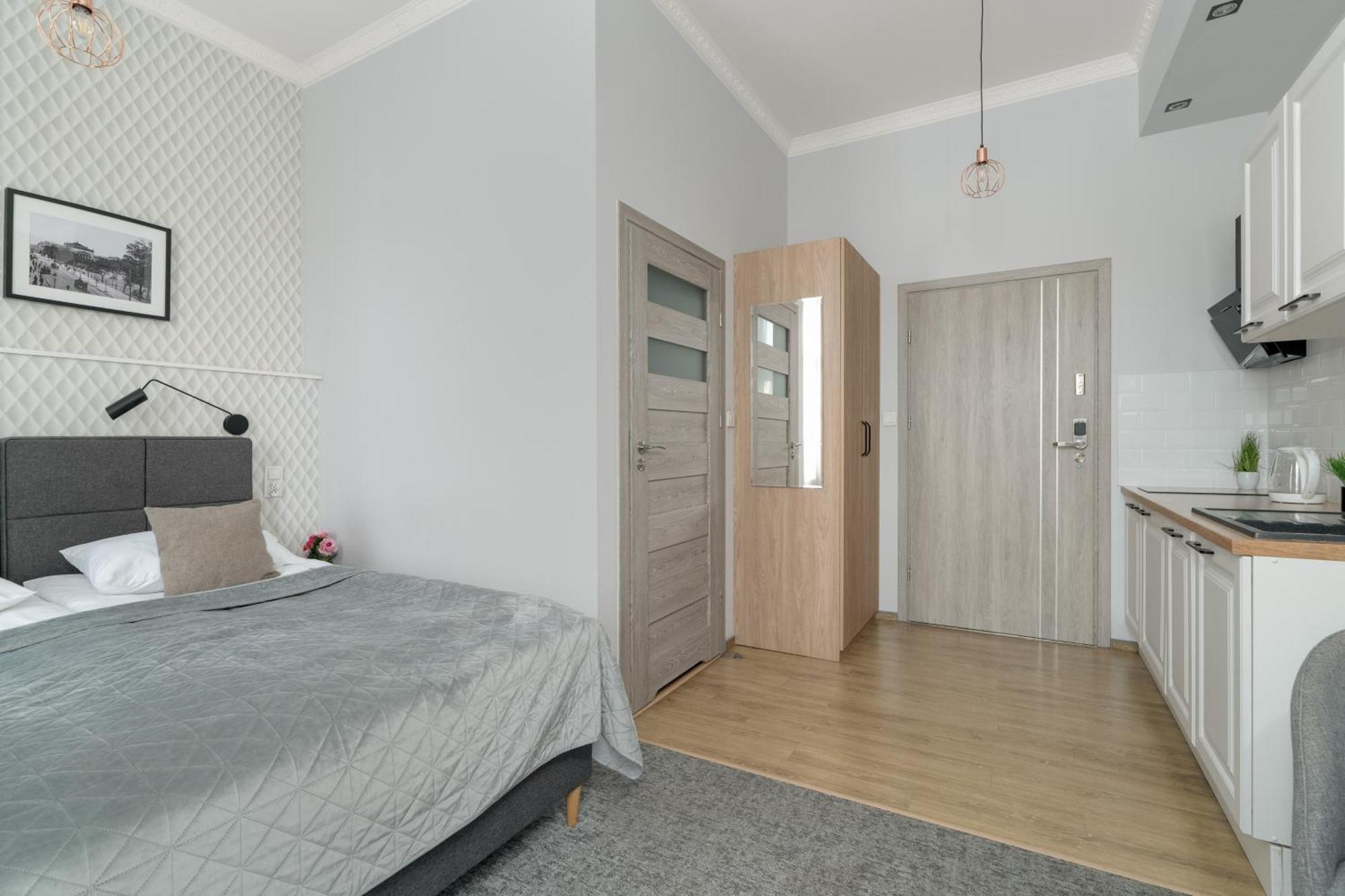 Przytulne Studia Very Berry W Poznaniu Blisko Parku By Noclegi Renters エクステリア 写真