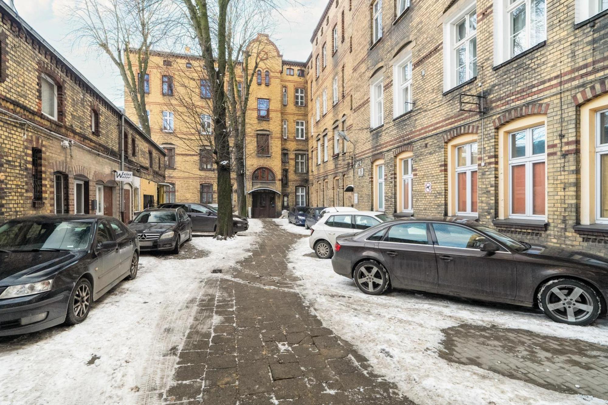Przytulne Studia Very Berry W Poznaniu Blisko Parku By Noclegi Renters エクステリア 写真